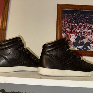 GUESS men’s black leather high-top sneakers